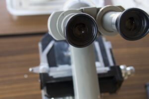 微細部品の顕微鏡を使った検査スタッフ大募集未経験OK